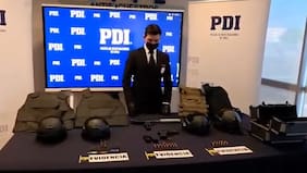 PDI incauta en La Pintana domicilio de banda delictual con armamento y equipamiento táctico: una mujer resultó detenida