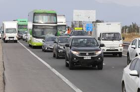 Más de 280 mil vehículos han salido de Santiago por el fin de semana largo y 3 personas fallecieron en accidentes de tránsito