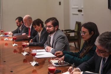 El Presidente Gabriel Boric encabeza reunión con representantes de los partidos de Chile Vamos, en el Palacio de La Moneda.