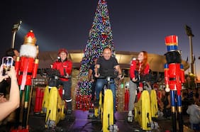 Ministro Pizarro encabeza el activo inicio de las celebraciones navideñas en el Parque Estadio Nacional