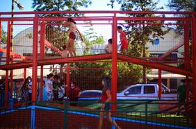 Uno de cada cuatro niños en Chile enfrenta problemas habitacionales y su presencia en campamentos aumentó un 46%