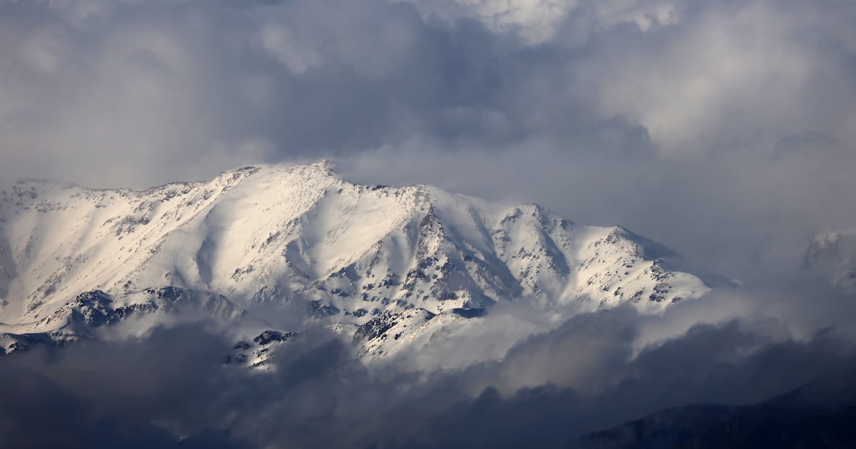 Image accompanying GORE de Santiago llama a evitar excursiones a la cordillera ante pronóstico de lluvias y tormentas eléctricas en la RM, from La Tercera