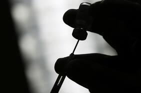 ¿Es necesario inocularse contra la influenza ante la llegada de la vacuna contra el coronavirus?