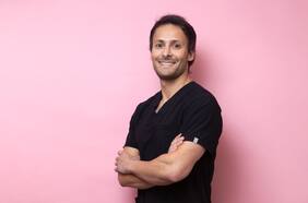 José Ramón Rodríguez, Cirujano plástico especialista en estética reconstructiva y Linfedema: “Hay afecciones secundarias al cáncer de mama que les tenemos que dar la visibilidad que merecen”