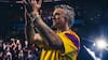 Éxitos, interacciones y un guiño a Oasis, el grupo que nunca lo aceptó: cómo es el show que Robbie Williams trae a Chile