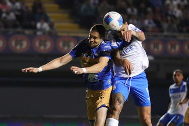 Universidad Catolica y Everton están jugando en La Florida.