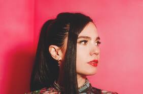 Javiera Mena: “Siendo chilena y haciendo lo que hago, siempre supe que me iba a tener que ir, porque no había un lugar tan grande para mi música”