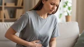 Soy oncólogo y estos son los 4 síntomas más frecuentes del cáncer a los que debes prestar atención