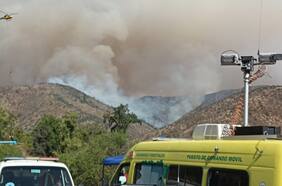 Incendio en María Pinto con más de 700 hectáreas afectadas genera nube de humo en gran parte de la RM