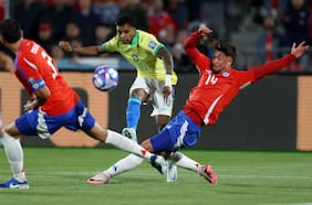 Eliminatorias desgraciadas: la Roja compite pero mastica una agónica derrota contra Brasil