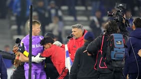 Con golpes a la cara: la furia de Vicente Bernedo que desató una pelea al término del clásico entre la UC y Colo Colo