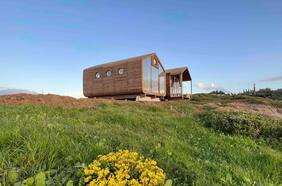 Wikkelhouse: la casa sustentable frente a la playa en Pupuya