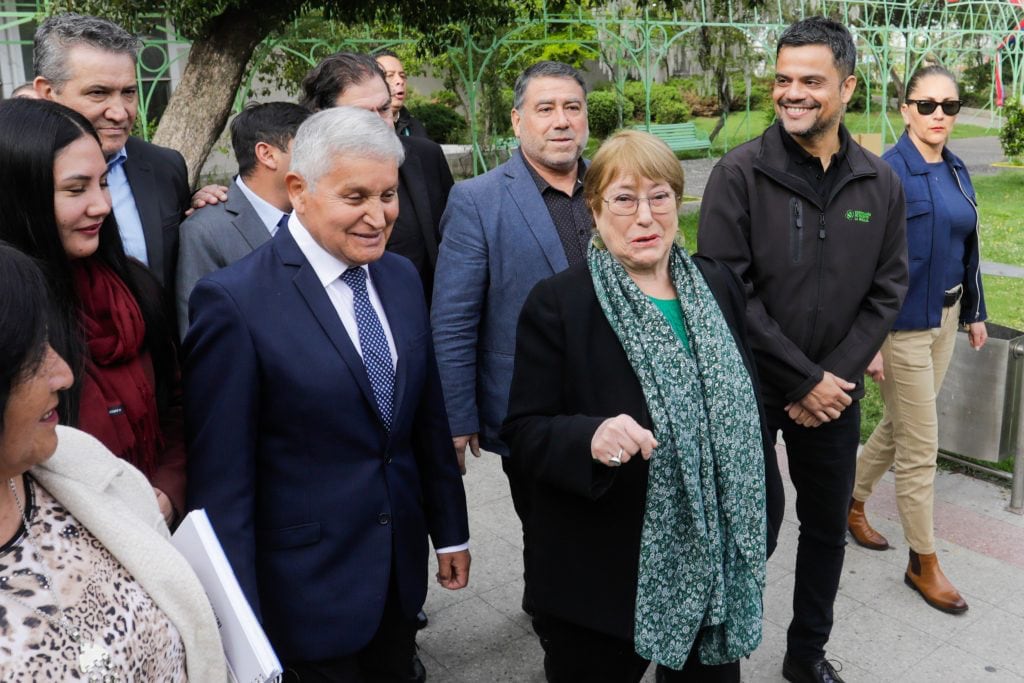 El íntimo almuerzo con el que Bachelet celebró su cumpleaños 75 antes del masivo acto de la oposición
