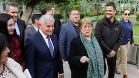 El íntimo almuerzo con el que Bachelet celebró su cumpleaños 75 antes del masivo acto de la oposición