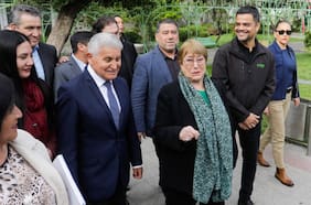 El íntimo almuerzo con el que Bachelet celebró su cumpleaños 75 antes del masivo acto de la oposición
