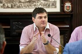 Gobierno se resiste a idea de alcaldes de destinar IVA de las comunas para financiar Ley de Seguridad Municipal