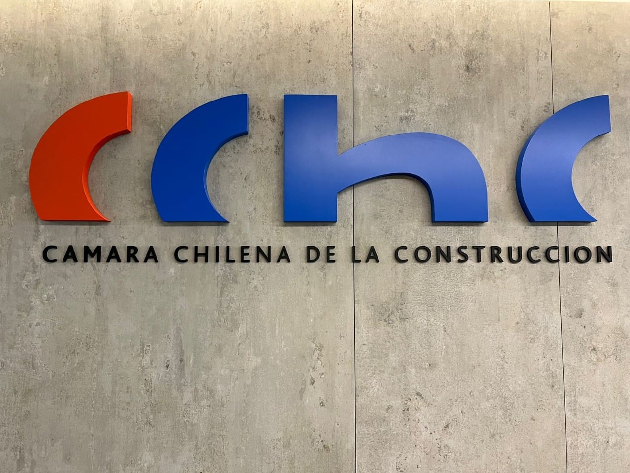 “Actuar con independencia” y “Menos presidencialista”: lo que proponen los postulantes a liderar la CChC