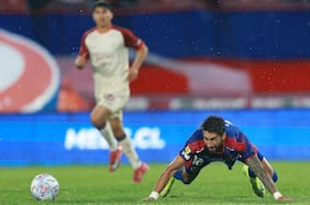 320 días sin anotar, lesionado y pifiado por el Estadio Nacional: el calvario de Juan Martín Lucero en la U