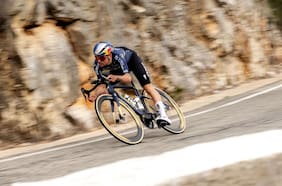 Trucos en la carretera y salidas de guion: el paso de la estrella del ciclismo Tom Pidcock en Chile