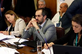 Reajuste sector público: Senado comienza a revisar proyecto y oposición anticipa que rechazará “norma de amarre”