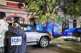 Doble homicidio queda al descubierto en cité de Santiago Centro: cuerpos presentan impactos de bala y uno estaba maniatado