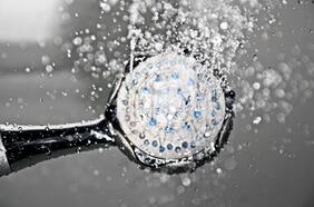 Difusores de ducha: ¿sabías que debes limpiarlos 5 veces al año?