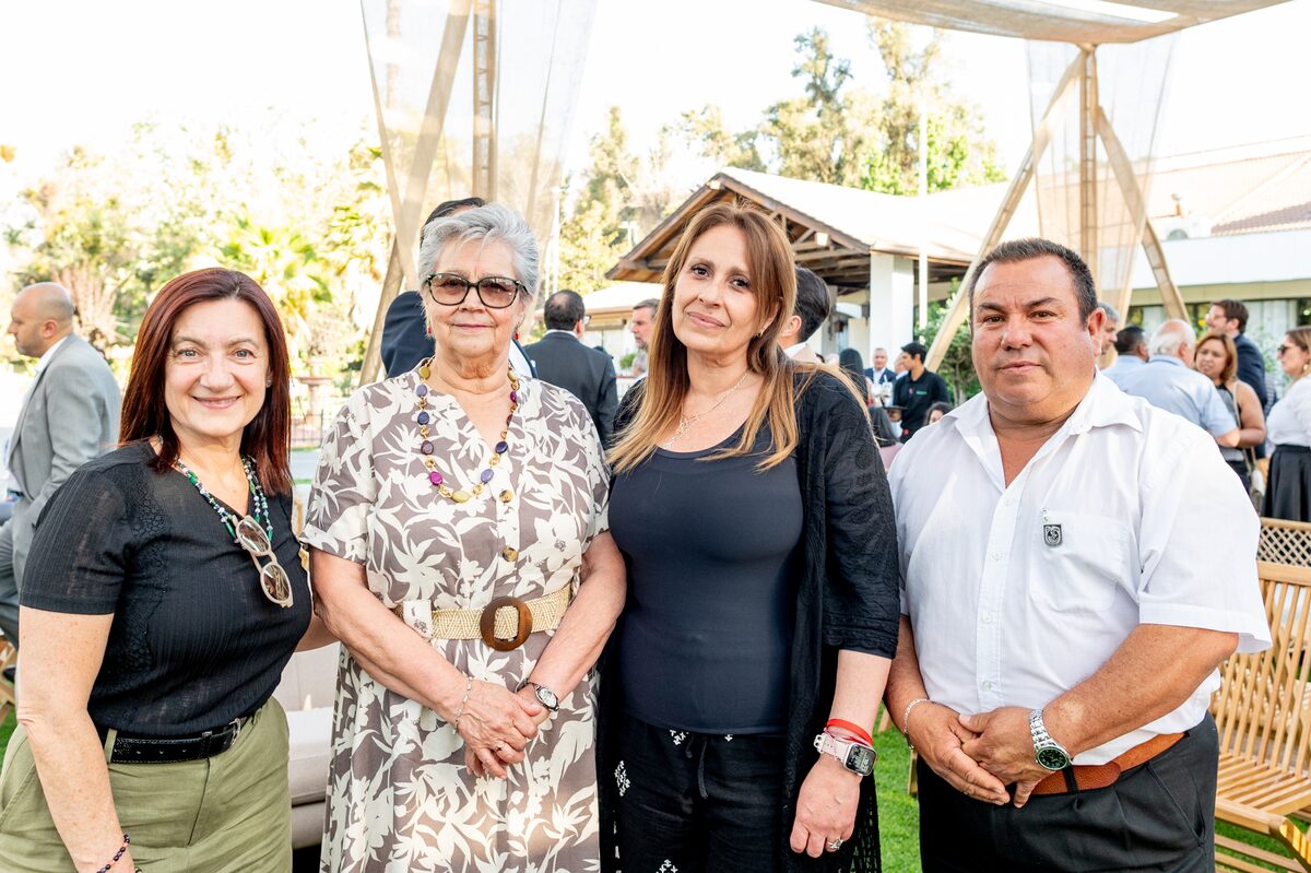 Fanny Luengo, gerente de Sucursales Zona Sur de BancoEstado; Myriam Tamayo, presidenta A.G Mujeres Dueñas de Camiones; Paola Olivares, subgerente Gestión Crediticia de BancoEstado, y Larry Abarca, presidente de CONASUCH.
