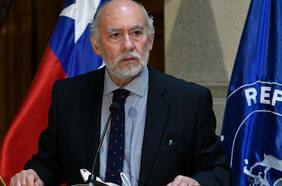 Iván Flores (DC) acusa falta de respuesta del Ejecutivo para avanzar en el fast track de seguridad en el Senado