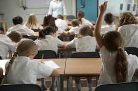 Pese a decisión del Mineduc: las comunas que mantendrán suspensión de clases este miércoles por el sistema frontal