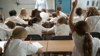 Pese a decisión del Mineduc: las comunas que mantendrán suspensión de clases este miércoles por el sistema frontal