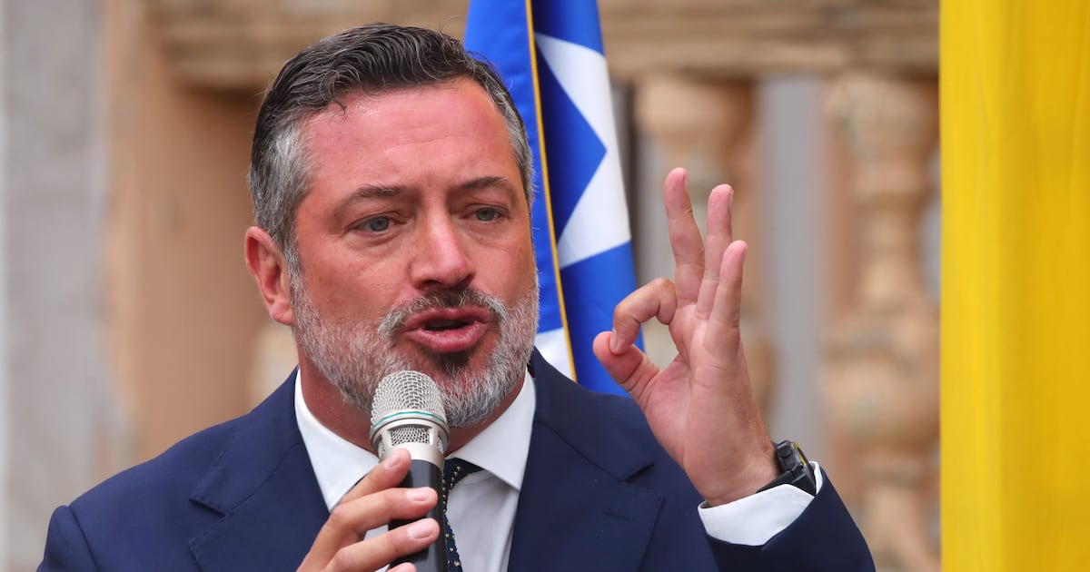 El Estadio Nacional se arrienda: La pauta publicitaria que desató la disputa por el alma del coloso de Ñuñoa