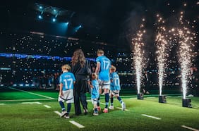 Ni Guardiola contuvo las lágrimas: la emocionante despedida que el Manchester City le brindó a Kevin de Bruyne