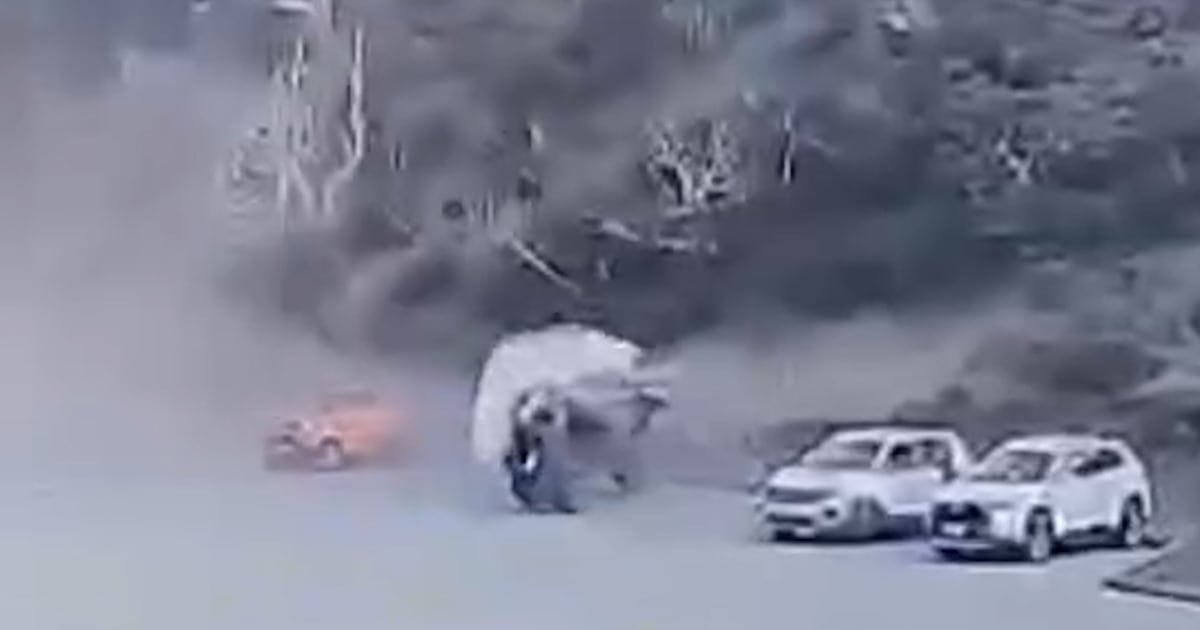 Fuerte racha de viento volcó una camioneta en Torres del Paine