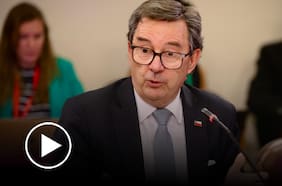 Ministro de Defensa responde a las críticas por su ausencia en medio de la catástrofe climática