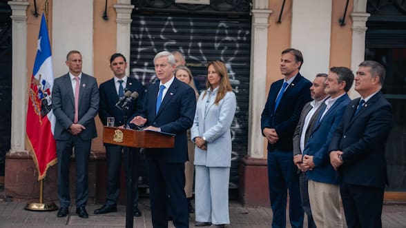 Kast condiciona permisos para futuras manifestaciones y desata críticas en la oposición