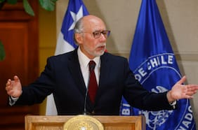 Flores carga contra Steinert tras justificación de oficios y salida de jefa de inteligencia de la PDI: “Todos sabemos que no es verdad”