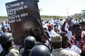 Funeral de asesinado Presidente Jovenel Moïse se realizó entre disparos y gases lacrimógenos