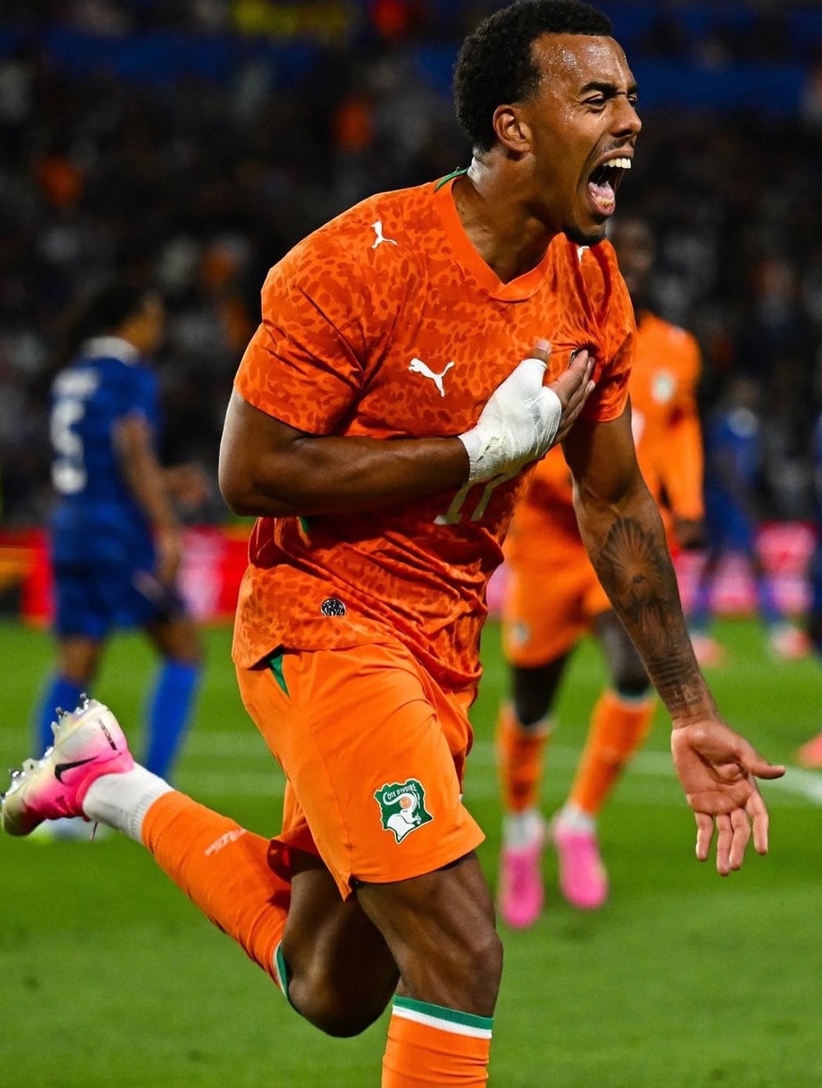 Quién es Guéla Doué, el hombre que le amargó la fiesta a Francia y a su hermano Désiré antes del Mundial