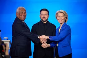 La UE aprueba el préstamo de 90.000 millones de euros a Ucrania y nuevas sanciones a Rusia tras dos meses de veto húngaro