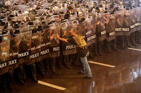 ¿Cambio de Constitución en Tailandia? Protestas marcan debate por una reforma constitucional en el Congreso
