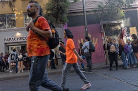 Público más joven, vecinos que se van y cambios de rutina por seguridad: la transformación de Lastarria y el Forestal