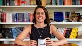 Alejandra Moffat regresa a librerías junto a El hacedor de camas