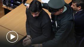 El momento en que Joaquín Lavín es esposado tras decretarse su prisión preventiva por delitos de corrupción