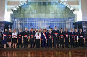 Presidente Balcázar en Perú da giro sorpresivo y cambia al premier previo a juramentación del gabinete de ministros