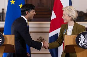 Reino Unido y la UE llegan a un nuevo acuerdo sobre las reglas comerciales en Irlanda del Norte