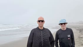 Pet Shop Boys comparten imágenes de un paseo por la playa en Viña del Mar