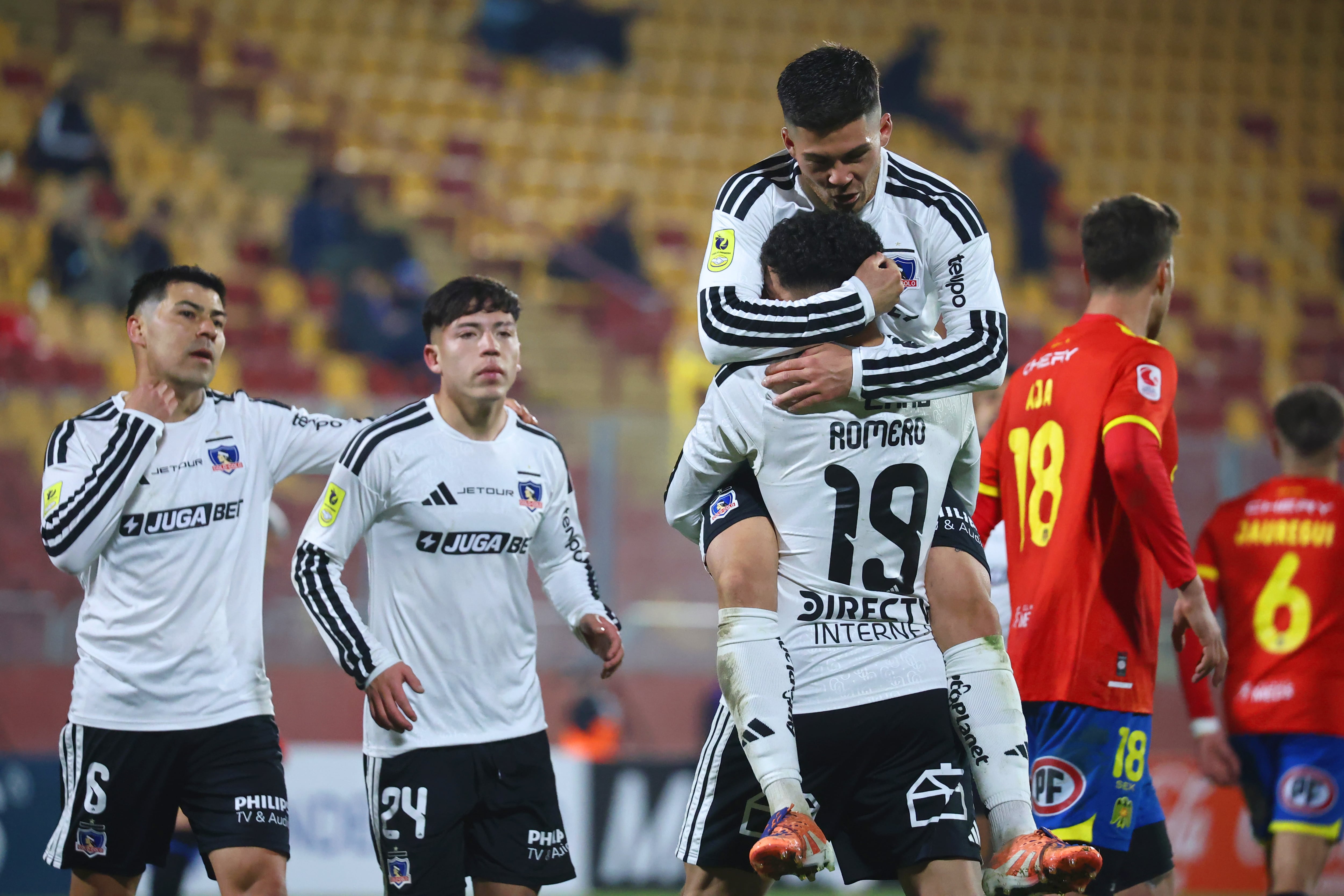 Con un encendido Maximiliano Romero: Colo Colo golea a Unión Española y sigue con canasta perfecta en la Copa Chile