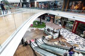 “Caso fortuito o fuerza mayor”: Cobros agudizan quiebre entre locatarios y centros comerciales