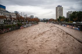 El impresionante caudal del río Mapocho, Maipo, Cachapoal, Aconcagua y Maule por las lluvias