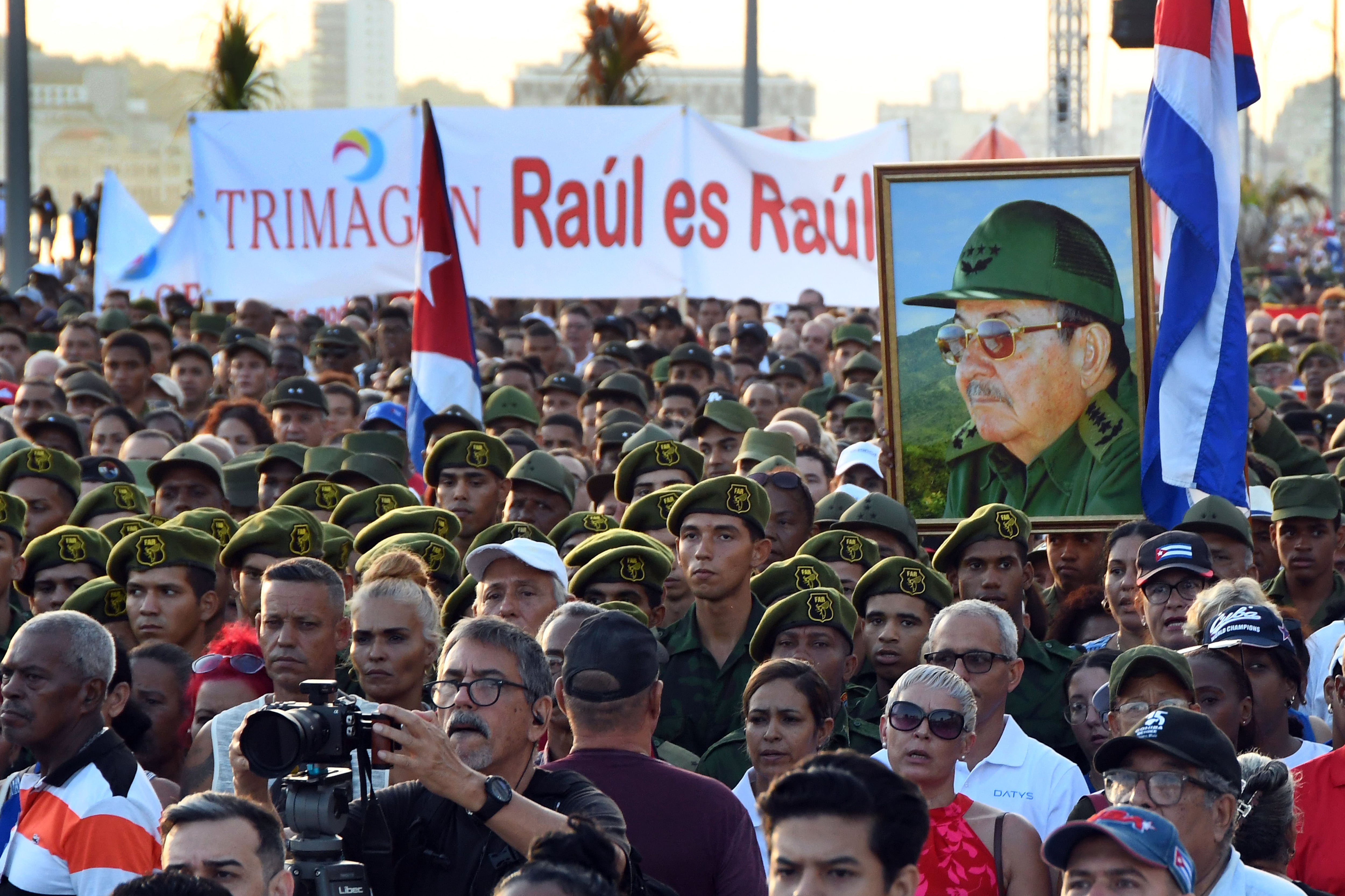 China rechaza la orden de arresto contra Raúl Castro y critica “el abuso de medios judiciales para presionar a Cuba”